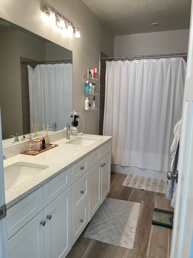 Third Floor Master Bath (2) - 1009 S 2740 E