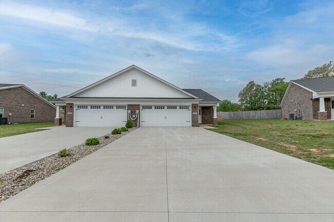 Building Photo - 305 Breckinridge Cir