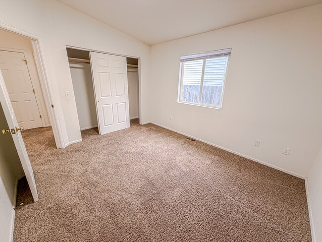 Building Photo - 313 Hunters Way