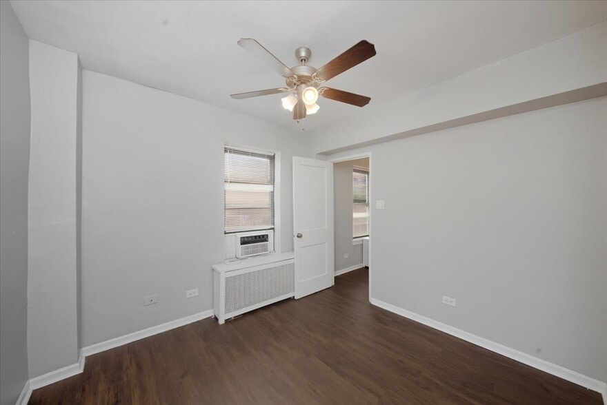 Building Photo - 1140 N La Salle Dr