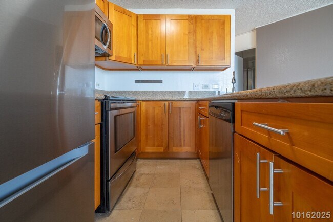 Building Photo - 2 Bed 2 Bath 2 Parking IN PEARL CITY