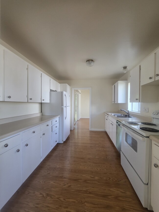 Building Photo - 1563-MHH1563 6th St NW