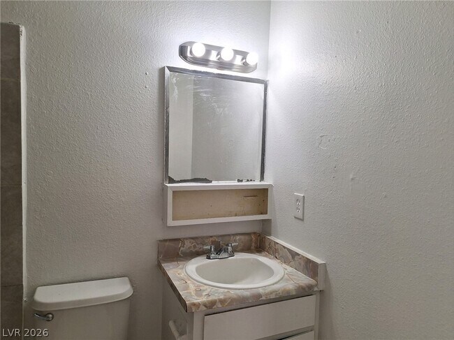 Building Photo - 1446 Garden Cir