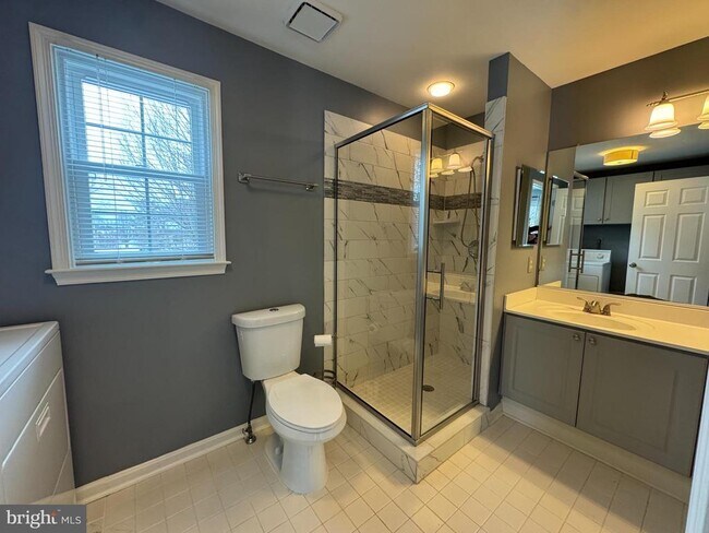 Building Photo - 15 Linden Hill Way SW