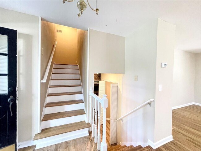 Building Photo - 47 Wagon Wheel Ct