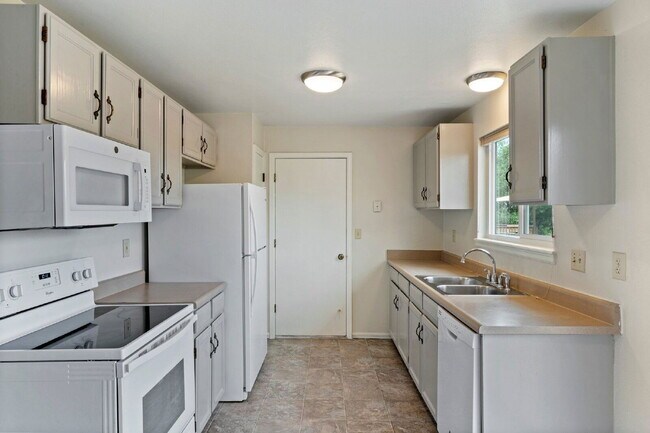Building Photo - 465 Saddlemountain Rd