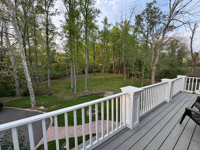 Building Photo - Fantastic 5 Bed 5.5 Bath Single Family Hom...