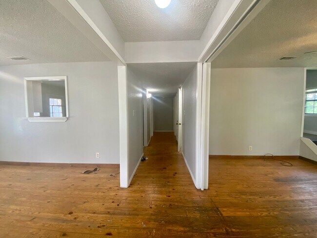 Building Photo - 4/3 Home in Clarksville! Incredible location! Available for August Prelease