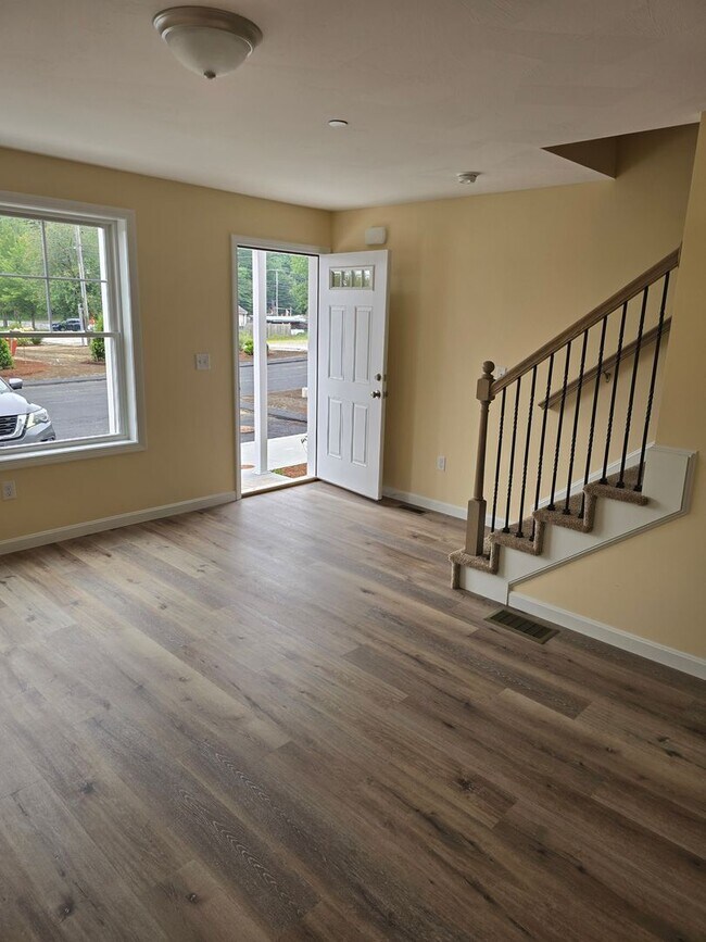 Building Photo - Megway Ct. (2-5)