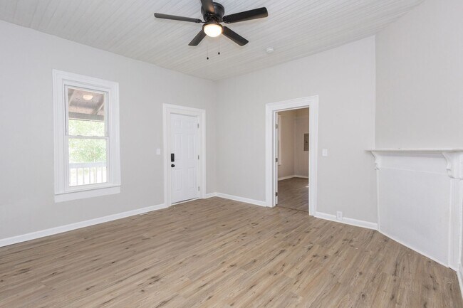 Building Photo - 218 E Tinsley St