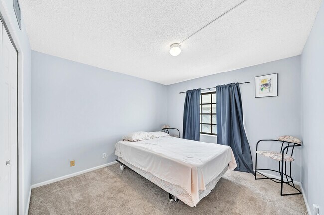 Building Photo - 130 Cypress Club Dr
