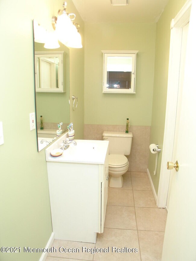 Building Photo - 720 Zlotkin Cir