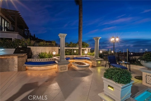 Building Photo - 7 Vista Luci