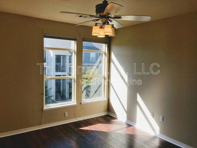 Building Photo - 10184 Park Meadows Dr