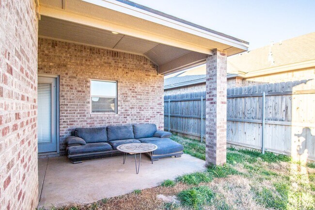 Building Photo - Pre-leasing for Fall!! 3/2/2 Luxury Home i...