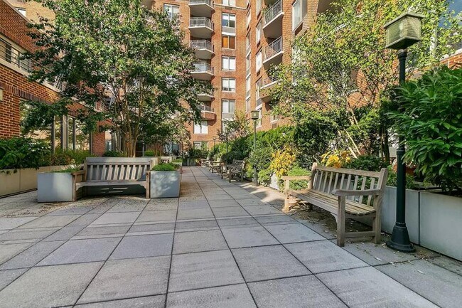 Building Photo - 2 bedroom in NEW YORK NY 10280