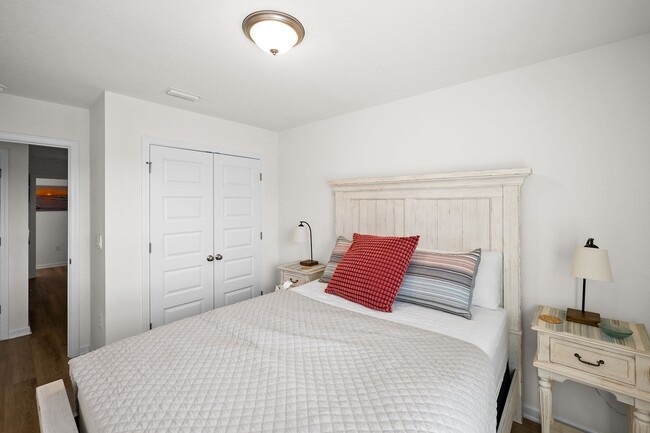 Building Photo - 4013 Blue Water Dr