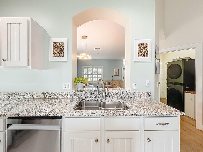 Building Photo - 1143 Canoe Point