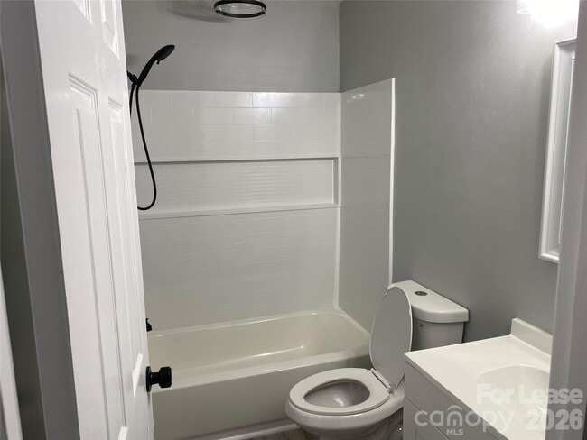 Building Photo - 14550 Waterside Dr