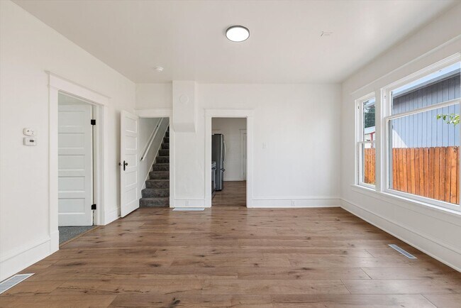 Building Photo - 1113 W Montgomery Ave