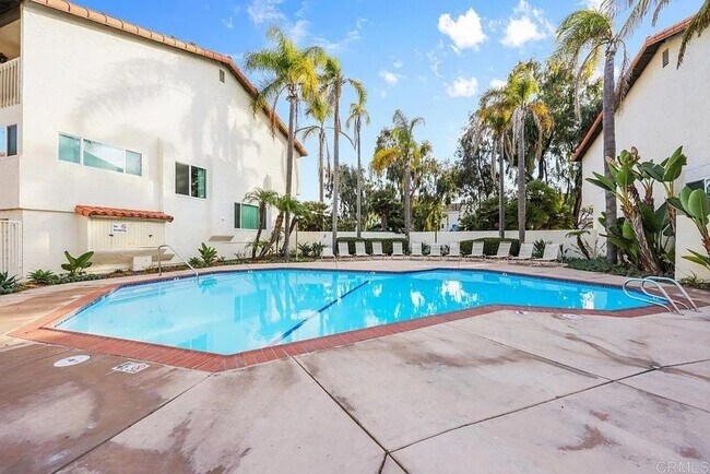 Building Photo - Super Spacious 2-Bedroom + Office 2.5-Bathroom La Jolla UTC Townhome with 2-car garage