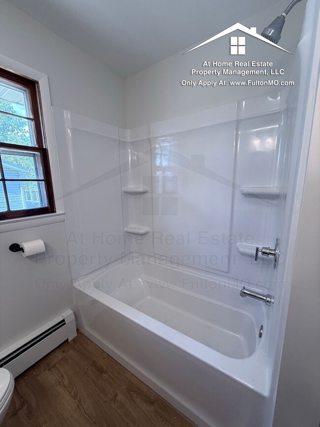 Building Photo - 511 Kleewood Dr