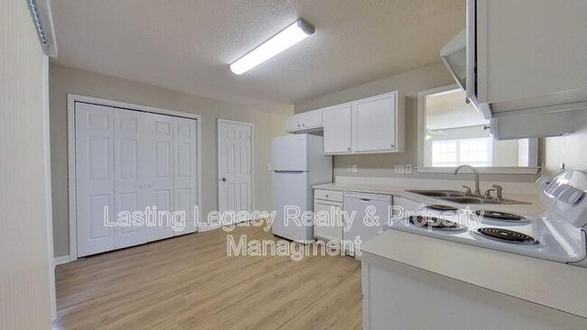 Building Photo - 4613 Mallard Creek Dr