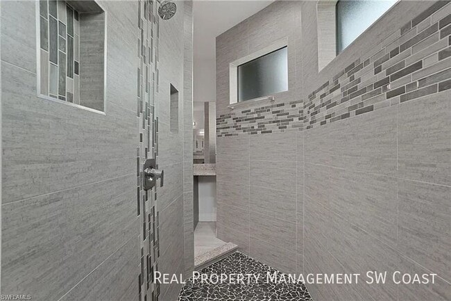 Building Photo - 4575 Catalina Ln