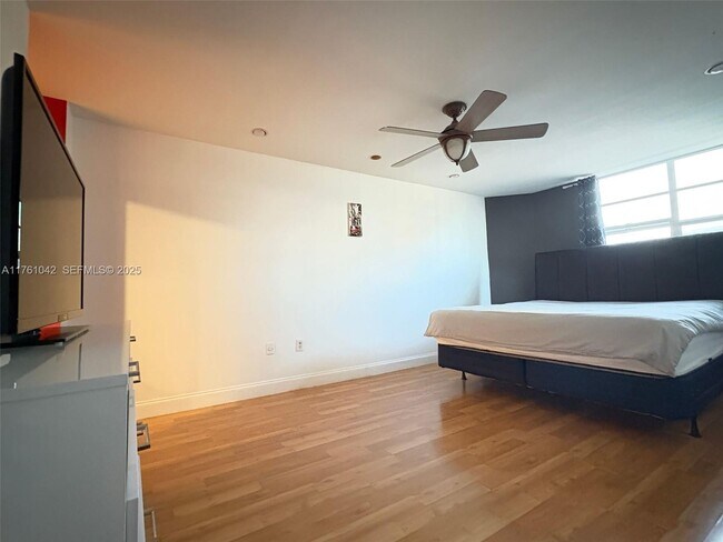 Building Photo - 1965 S Ocean Dr