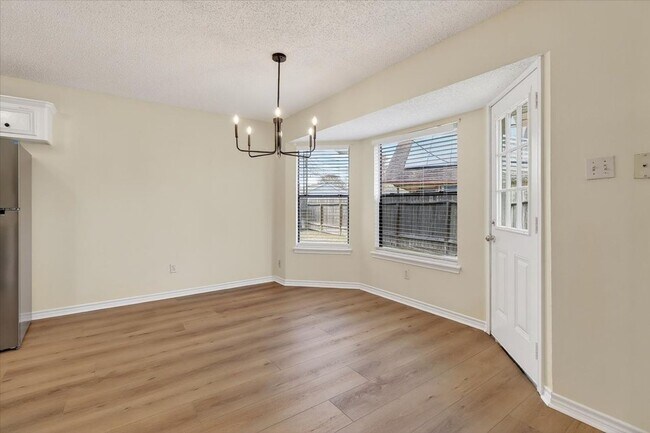 Building Photo - 4453 Lake George Dr