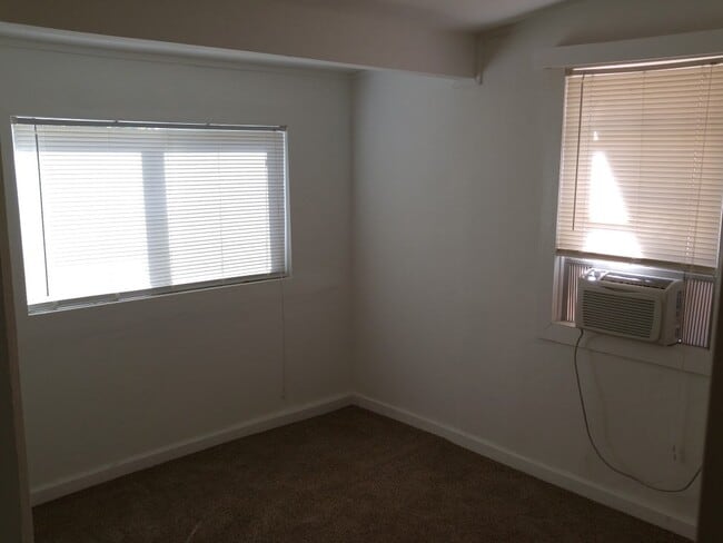 Building Photo - Cute Home in Shasta Lake City 1 bed 1 Bath but has a office area that doubles as a bedroom
