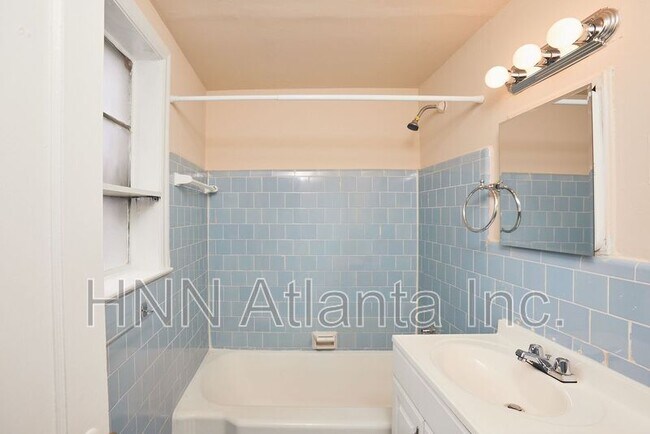 Building Photo - 1337 Briarwood Dr NE