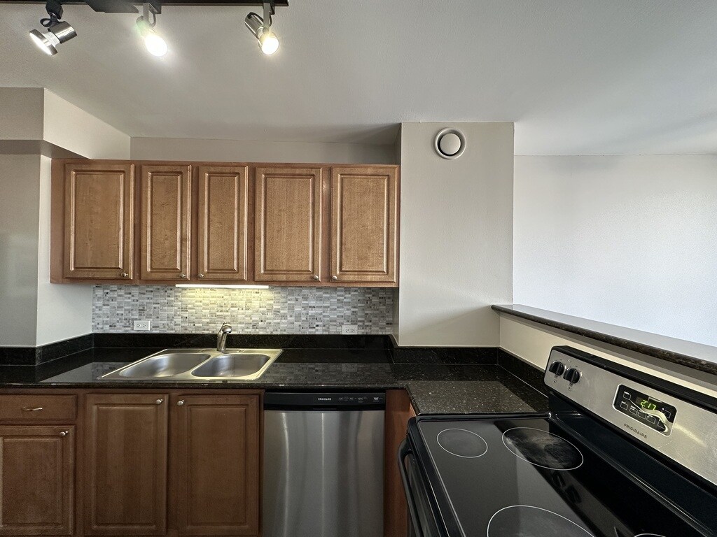 Building Photo - 4334 N Hazel St