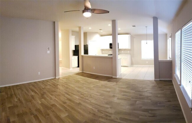 Building Photo - 11906 White Water Bay Dr