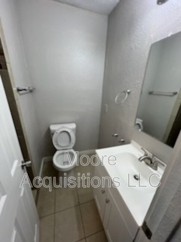 Building Photo - 610 W Owings St