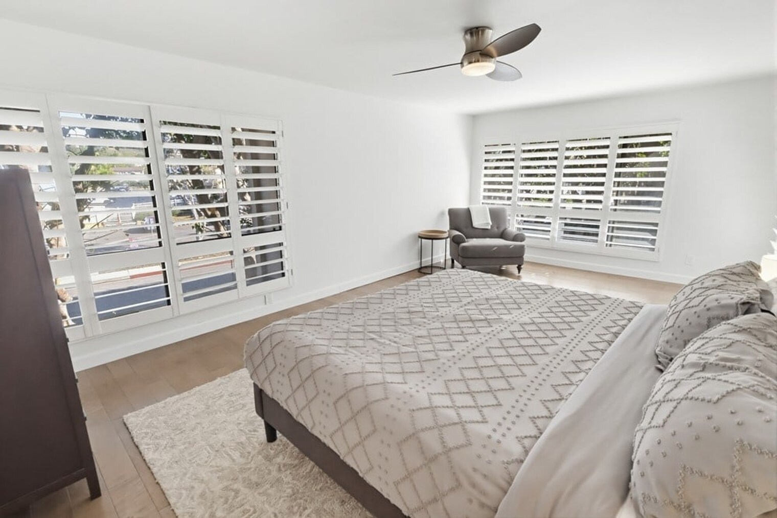 Building Photo - 561 S Sierra Ave