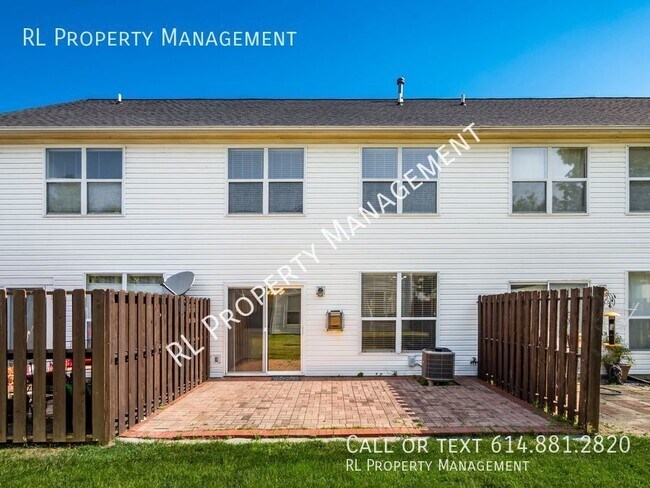 Building Photo - Spacious 3 bedroom 2.5 bathroom condo in W...