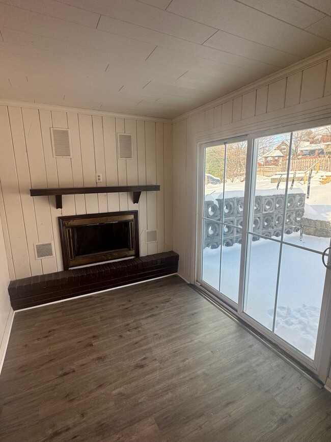 Building Photo - 1512 Woodmont Ave