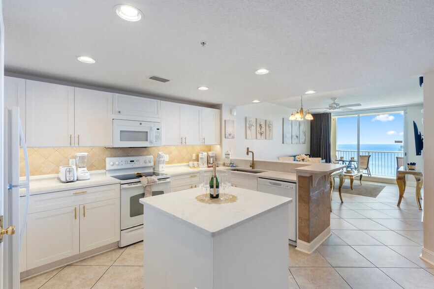 Building Photo - 10811 Front Beach Rd