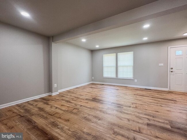 Building Photo - 6337 Littlefield Ct