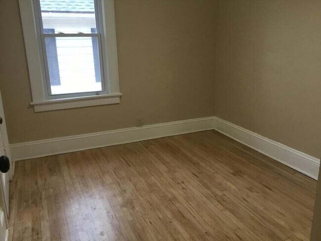 Building Photo - 6111 W St Paul Ave