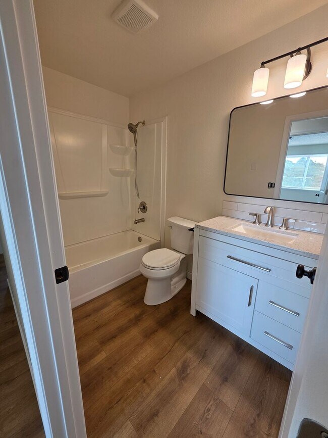Building Photo - Recently Updated Home