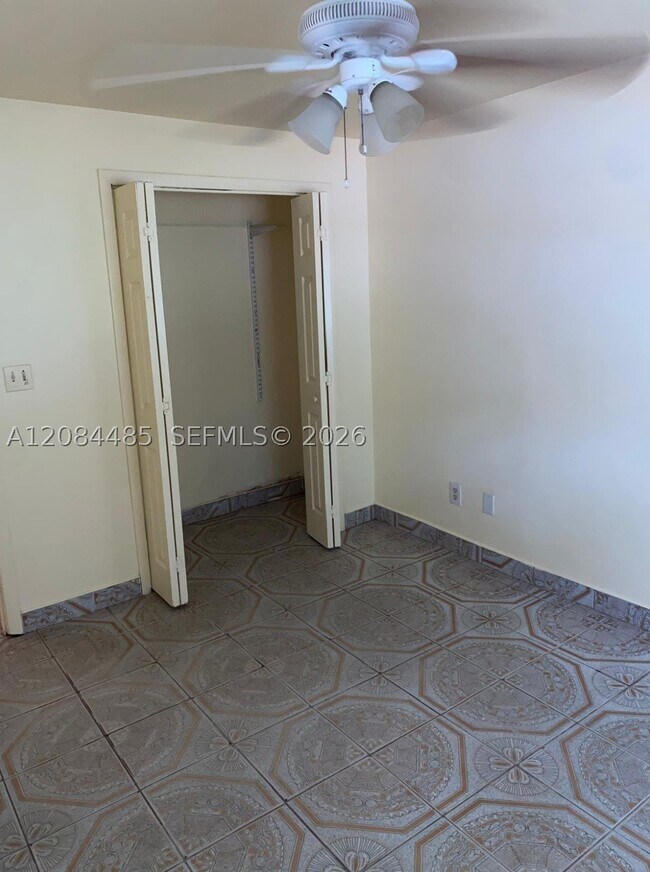 Building Photo - 14805 NE 10th Ct