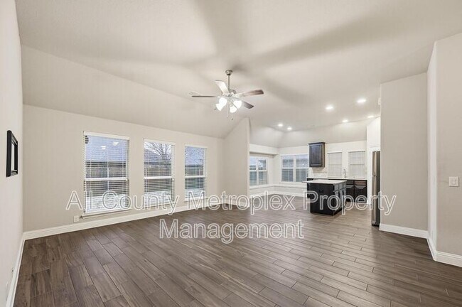 Building Photo - 556 Avery Pt