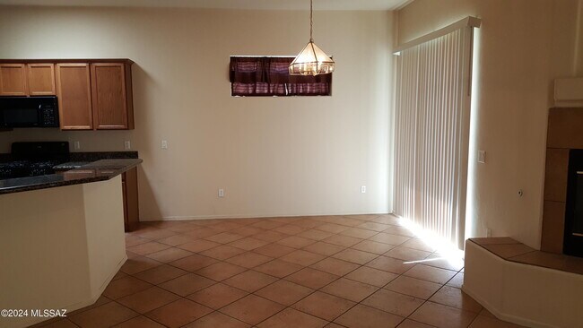 Building Photo - 13660 E High Plains Ranch St