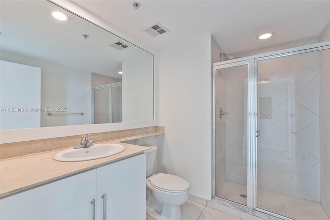 Building Photo - 325 Biscayne Blvd