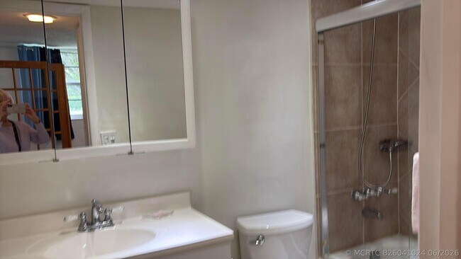 Building Photo - 9820 S Hollybrook Lake Dr