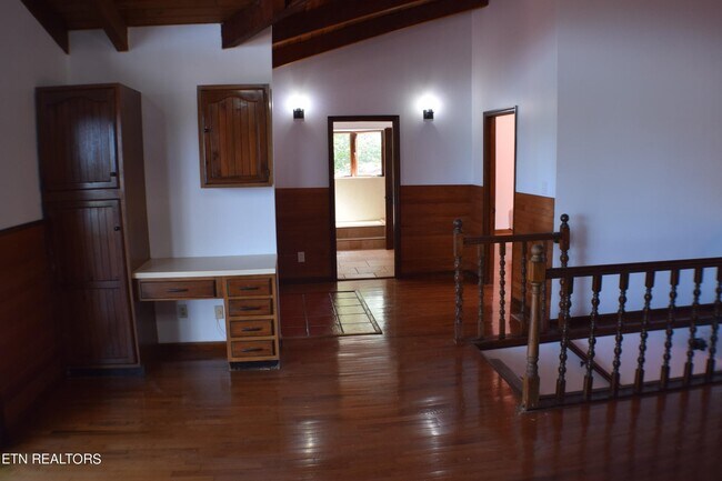 Building Photo - 289 Dark Hollow Rd N