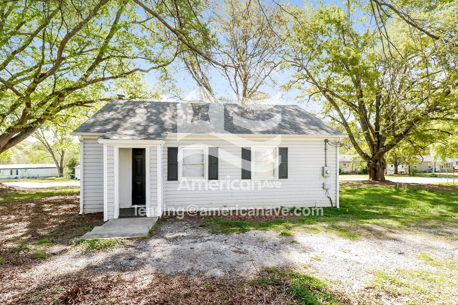 Building Photo - 305 River Dr