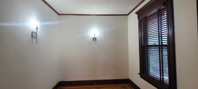 Building Photo - 49 Hudson Pl